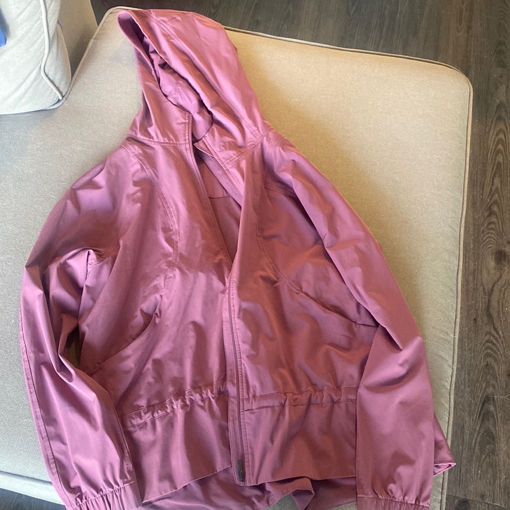 Lululemon light weight rain jacket